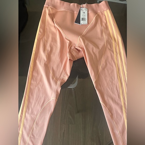 Ivy Park x Adidas Rodeo Collection Active Set - Picture 3 of 4